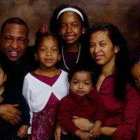 Recession Family Portrait: Man and Wife Execute Their 5 Kids, Each other