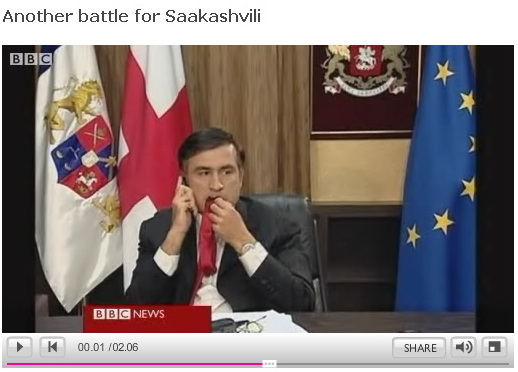 saakashvili-chewing-his-tie