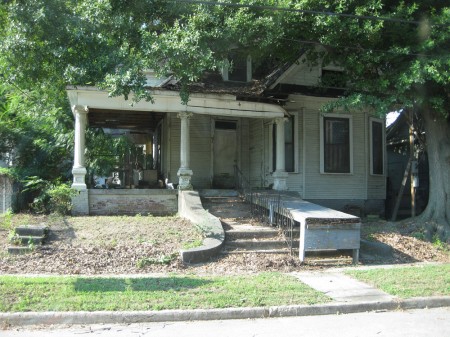 colonial-crack-house-on-princeton-ave